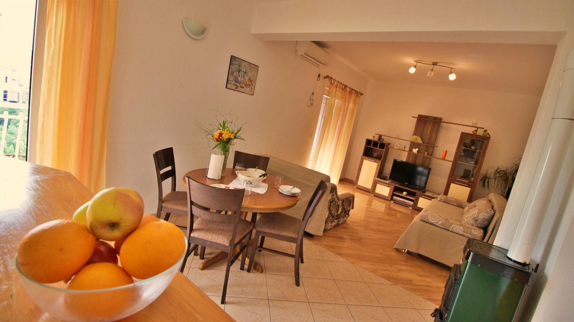 Apartments Marusic Omis Exterior photo
